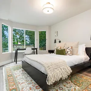 Madison Park With Outdoor Private Garden And Grill 1br 1ba Holiday home Seattle